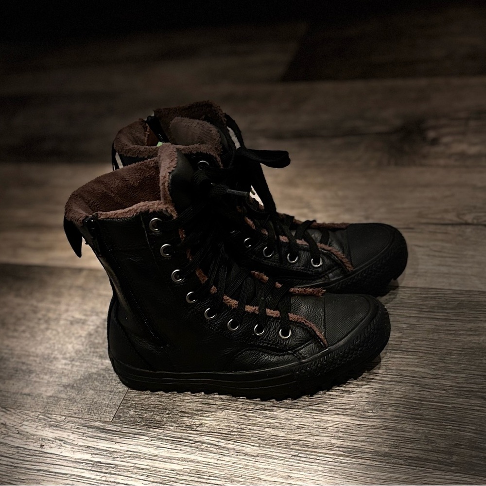 Converse Chuck Taylor All Star Leather Fur Hi-Rise Boot X-HI T Hillcrest Y4